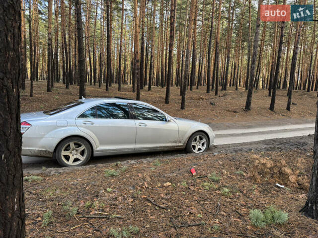 Серый Мерседес С Класс, объемом двигателя 5.46 л и пробегом 311 тыс. км за 13200 $, фото 1 на Automoto.ua