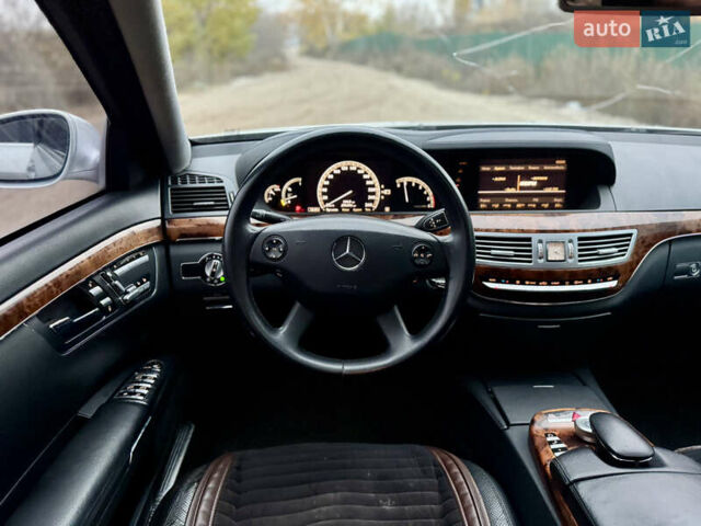 Серый Мерседес С Класс, объемом двигателя 3 л и пробегом 295 тыс. км за 7950 $, фото 13 на Automoto.ua