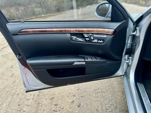 Серый Мерседес С Класс, объемом двигателя 3 л и пробегом 268 тыс. км за 7650 $, фото 9 на Automoto.ua