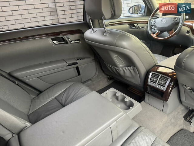 Серый Мерседес С Класс, объемом двигателя 4.66 л и пробегом 280 тыс. км за 8999 $, фото 10 на Automoto.ua