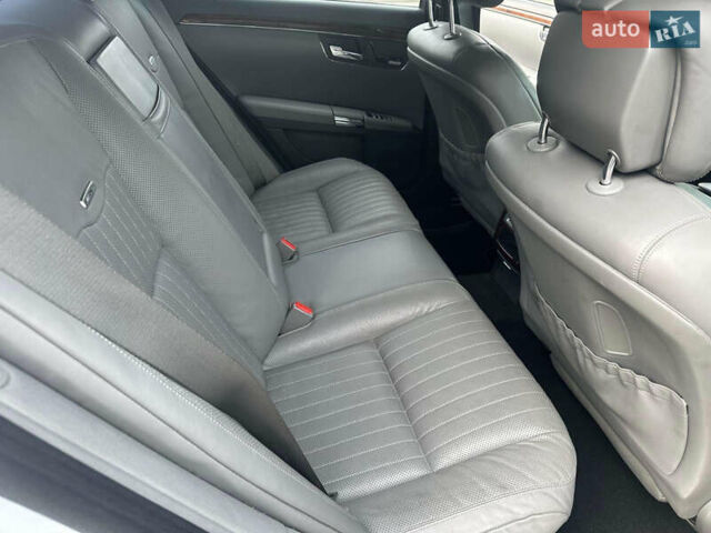 Серый Мерседес С Класс, объемом двигателя 4.7 л и пробегом 420 тыс. км за 10000 $, фото 12 на Automoto.ua