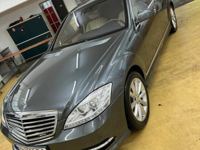 Серый Мерседес С Класс, объемом двигателя 5.5 л и пробегом 203 тыс. км за 10000 $, фото 2 на Automoto.ua