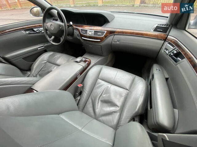 Серый Мерседес С Класс, объемом двигателя 5.46 л и пробегом 428 тыс. км за 8500 $, фото 16 на Automoto.ua