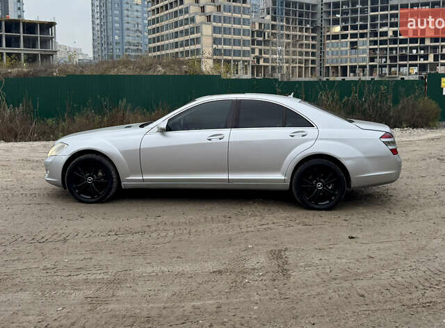 Серый Мерседес С Класс, объемом двигателя 3 л и пробегом 295 тыс. км за 7950 $, фото 3 на Automoto.ua