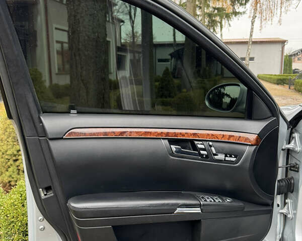 Серый Мерседес С Класс, объемом двигателя 3.5 л и пробегом 285 тыс. км за 7200 $, фото 38 на Automoto.ua