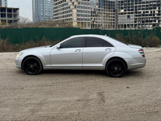 Серый Мерседес С Класс, объемом двигателя 3 л и пробегом 268 тыс. км за 7650 $, фото 3 на Automoto.ua