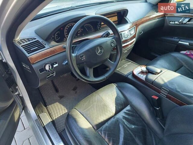 Серый Мерседес С Класс, объемом двигателя 3 л и пробегом 260 тыс. км за 10800 $, фото 4 на Automoto.ua