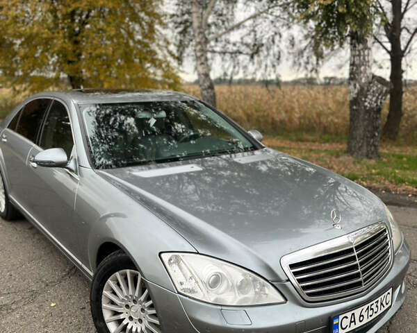 Серый Мерседес С Класс, объемом двигателя 5.5 л и пробегом 428 тыс. км за 9900 $, фото 2 на Automoto.ua