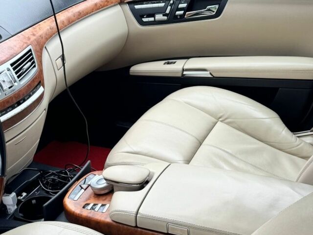 Серый Мерседес С Класс, объемом двигателя 5.5 л и пробегом 203 тыс. км за 10000 $, фото 8 на Automoto.ua