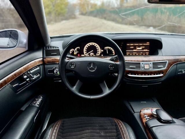 Серый Мерседес С Класс, объемом двигателя 3 л и пробегом 268 тыс. км за 7650 $, фото 13 на Automoto.ua