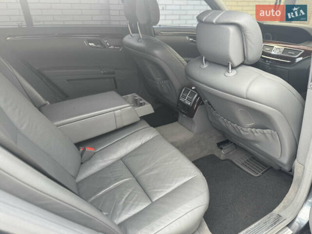 Серый Мерседес С Класс, объемом двигателя 4.66 л и пробегом 280 тыс. км за 8999 $, фото 7 на Automoto.ua