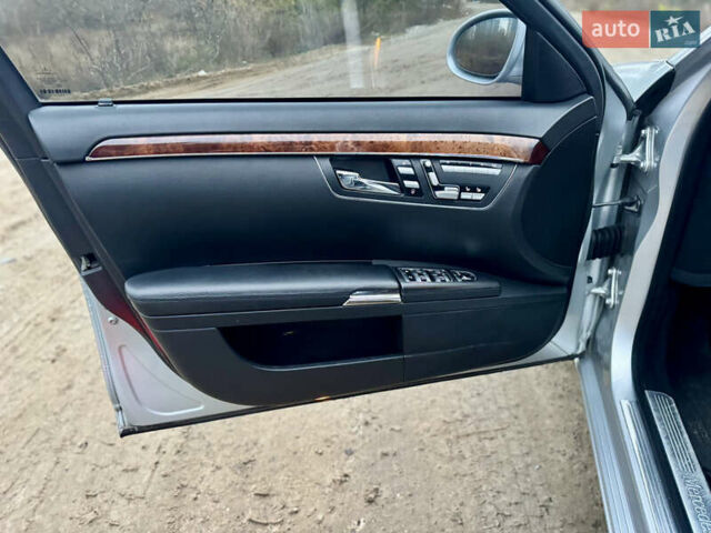 Серый Мерседес С Класс, объемом двигателя 3 л и пробегом 295 тыс. км за 7950 $, фото 8 на Automoto.ua