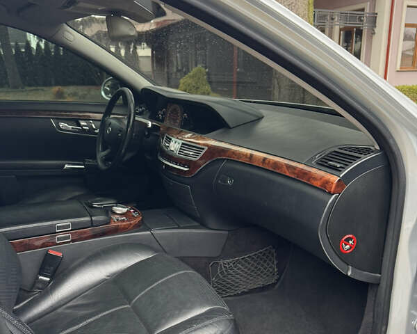 Серый Мерседес С Класс, объемом двигателя 3.5 л и пробегом 285 тыс. км за 7600 $, фото 26 на Automoto.ua