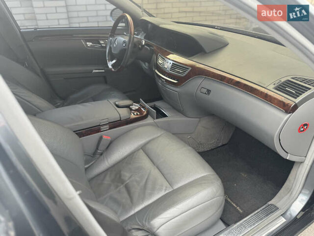 Серый Мерседес С Класс, объемом двигателя 4.66 л и пробегом 280 тыс. км за 8999 $, фото 11 на Automoto.ua