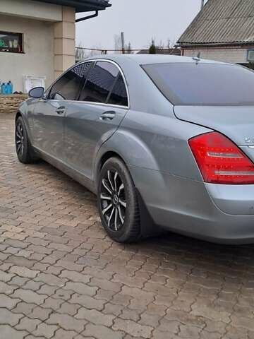 Серый Мерседес С Класс, объемом двигателя 3.5 л и пробегом 330 тыс. км за 10500 $, фото 6 на Automoto.ua