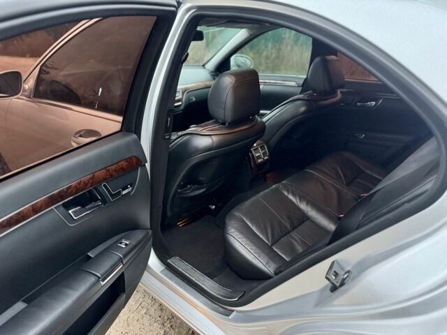 Серый Мерседес С Класс, объемом двигателя 3 л и пробегом 268 тыс. км за 7650 $, фото 7 на Automoto.ua