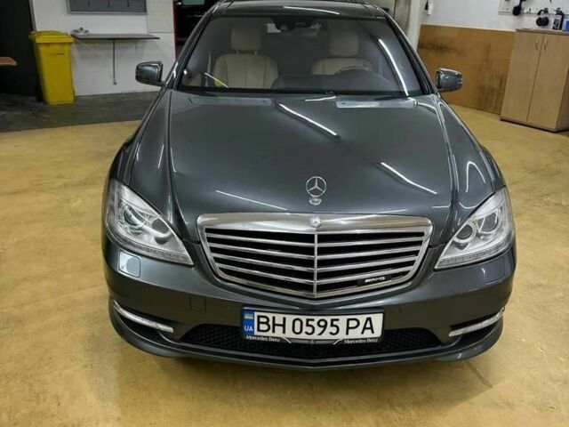 Серый Мерседес С Класс, объемом двигателя 5.5 л и пробегом 203 тыс. км за 10000 $, фото 1 на Automoto.ua