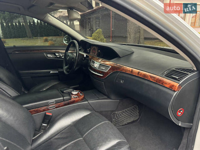 Серый Мерседес С Класс, объемом двигателя 3.5 л и пробегом 285 тыс. км за 7200 $, фото 20 на Automoto.ua