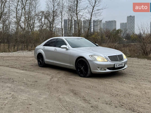 Серый Мерседес С Класс, объемом двигателя 3 л и пробегом 295 тыс. км за 7950 $, фото 1 на Automoto.ua