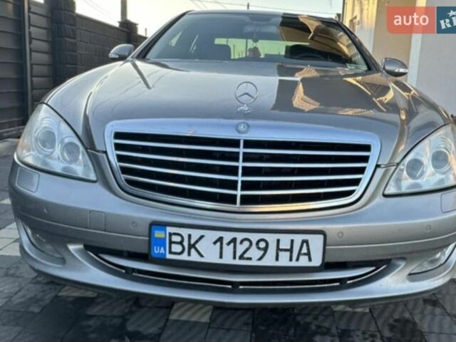 Серый Мерседес С Класс, объемом двигателя 3 л и пробегом 265 тыс. км за 12999 $, фото 125 на Automoto.ua