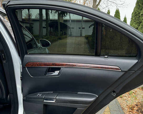 Серый Мерседес С Класс, объемом двигателя 3.5 л и пробегом 285 тыс. км за 7200 $, фото 36 на Automoto.ua