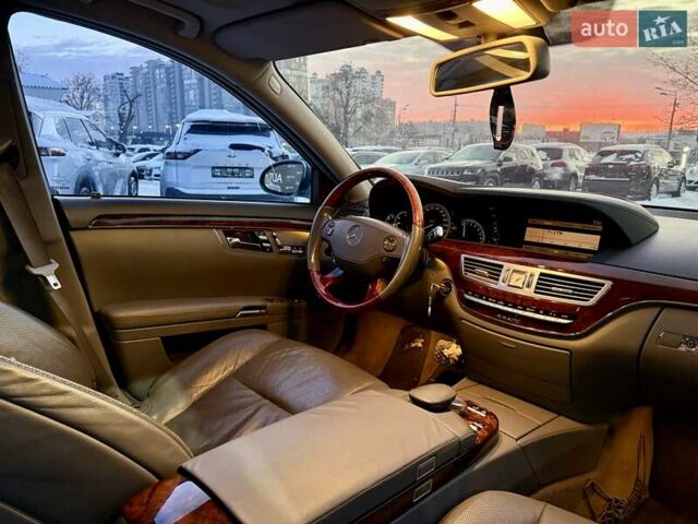 Серый Мерседес С Класс, объемом двигателя 4.66 л и пробегом 325 тыс. км за 9500 $, фото 13 на Automoto.ua