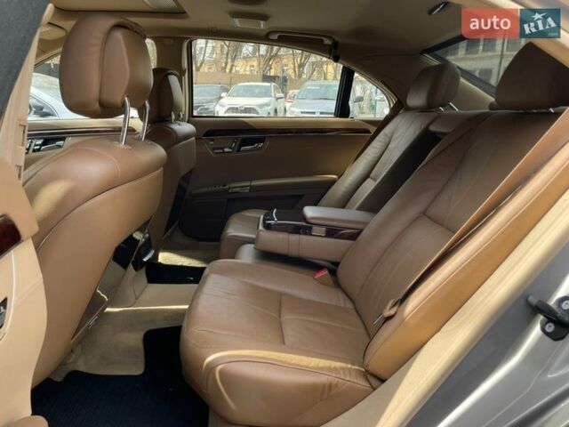 Серый Мерседес С Класс, объемом двигателя 3.5 л и пробегом 213 тыс. км за 8800 $, фото 12 на Automoto.ua