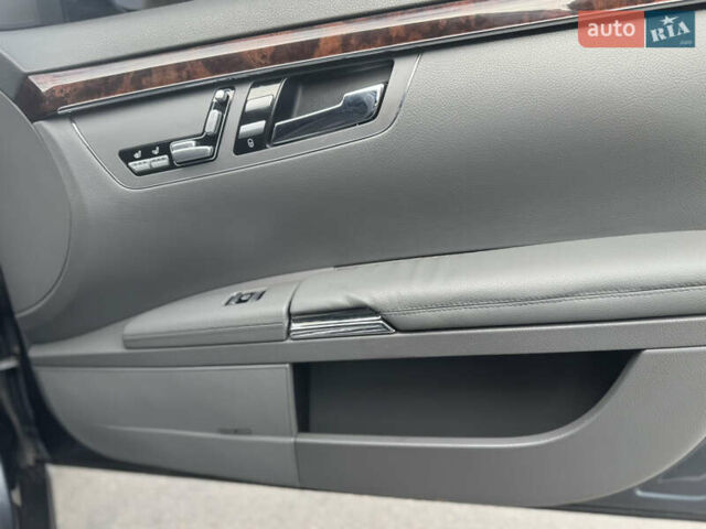 Серый Мерседес С Класс, объемом двигателя 4.66 л и пробегом 280 тыс. км за 8999 $, фото 8 на Automoto.ua