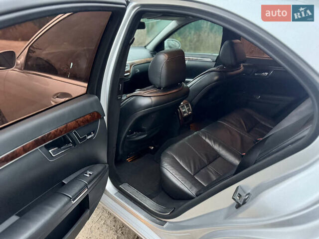 Серый Мерседес С Класс, объемом двигателя 3 л и пробегом 295 тыс. км за 7950 $, фото 7 на Automoto.ua