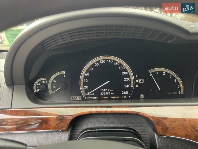 Серый Мерседес С Класс, объемом двигателя 3 л и пробегом 325 тыс. км за 9999 $, фото 21 на Automoto.ua