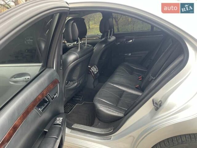 Серый Мерседес С Класс, объемом двигателя 3 л и пробегом 325 тыс. км за 9999 $, фото 11 на Automoto.ua