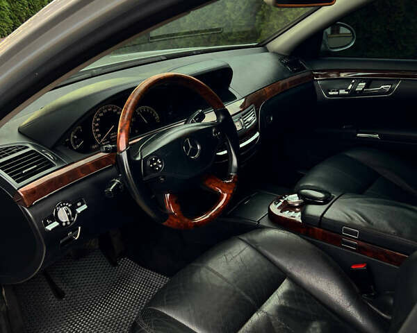 Серый Мерседес С Класс, объемом двигателя 3.5 л и пробегом 376 тыс. км за 9400 $, фото 6 на Automoto.ua