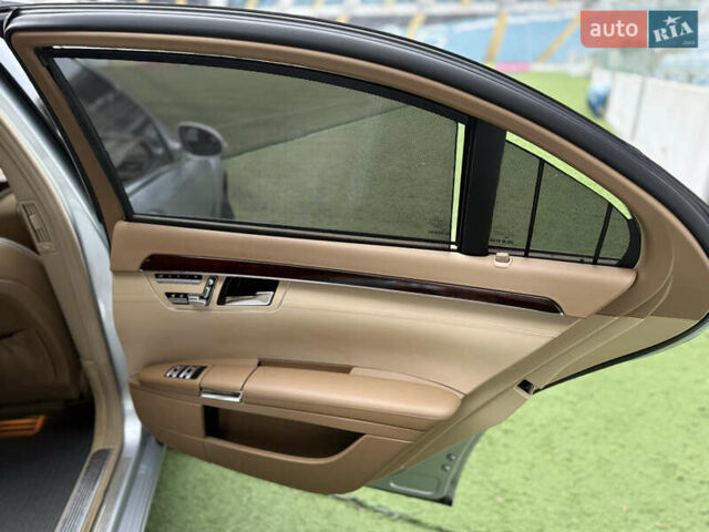 Сірий Мерседес С Клас, об'ємом двигуна 5 л та пробігом 125 тис. км за 11900 $, фото 44 на Automoto.ua