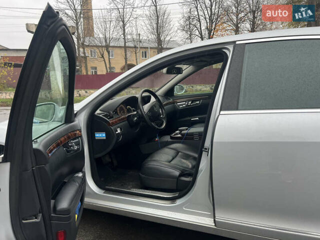 Серый Мерседес С Класс, объемом двигателя 3.5 л и пробегом 131 тыс. км за 10000 $, фото 2 на Automoto.ua