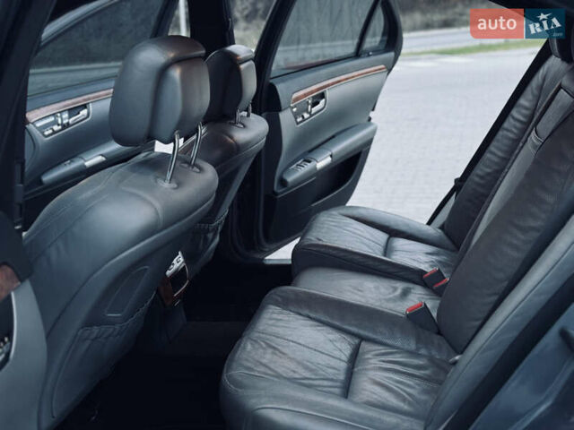 Серый Мерседес С Класс, объемом двигателя 5 л и пробегом 240 тыс. км за 8000 $, фото 17 на Automoto.ua