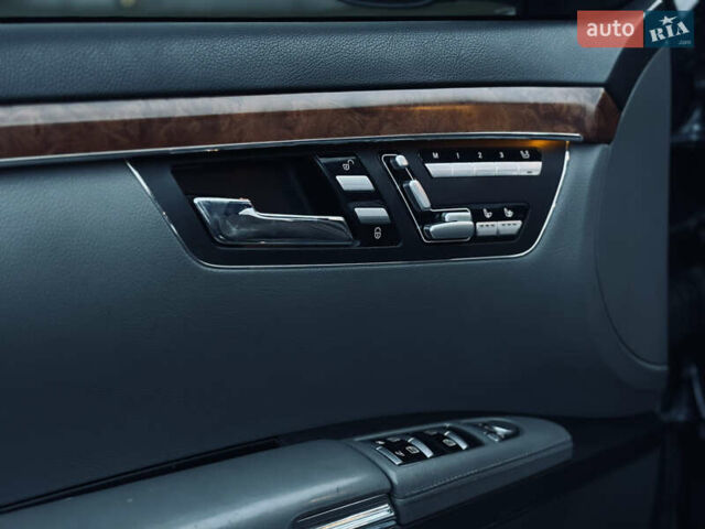 Серый Мерседес С Класс, объемом двигателя 5 л и пробегом 240 тыс. км за 8000 $, фото 11 на Automoto.ua