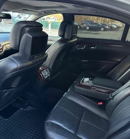 Сірий Мерседес С Клас, об'ємом двигуна 5.5 л та пробігом 250 тис. км за 11500 $, фото 45 на Automoto.ua