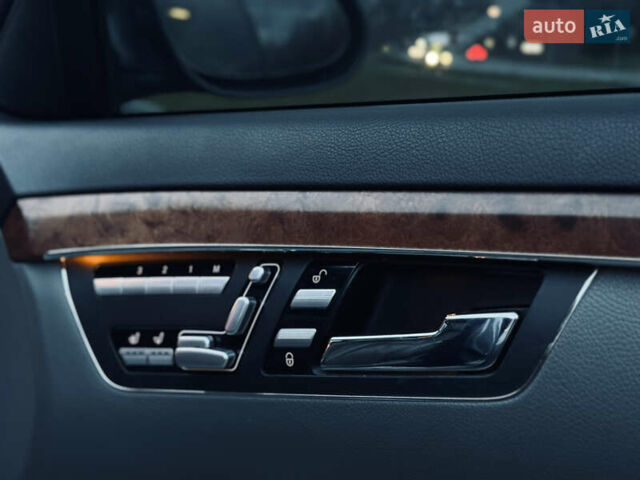 Серый Мерседес С Класс, объемом двигателя 5 л и пробегом 240 тыс. км за 8000 $, фото 30 на Automoto.ua