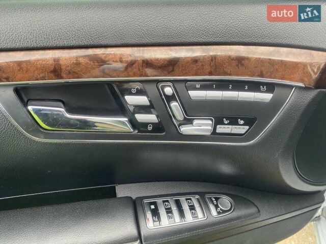 Сірий Мерседес С Клас, об'ємом двигуна 3.5 л та пробігом 245 тис. км за 11000 $, фото 19 на Automoto.ua