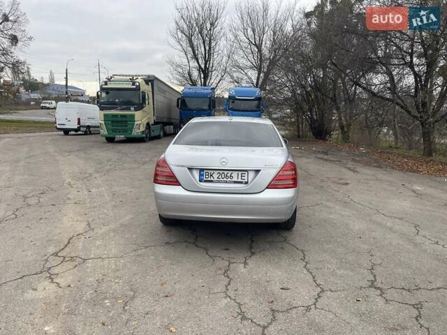 Серый Мерседес С Класс, объемом двигателя 3 л и пробегом 325 тыс. км за 9999 $, фото 4 на Automoto.ua