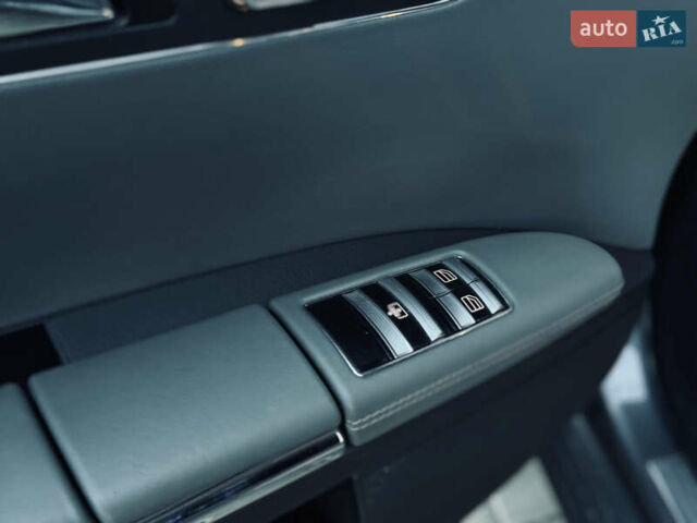 Серый Мерседес С Класс, объемом двигателя 5 л и пробегом 240 тыс. км за 8000 $, фото 16 на Automoto.ua