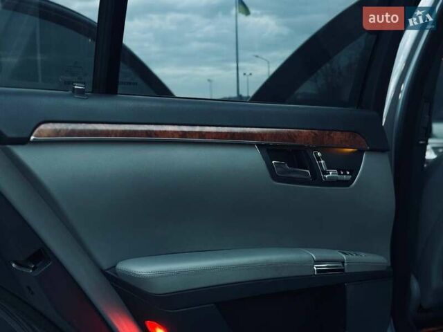 Серый Мерседес С Класс, объемом двигателя 4.66 л и пробегом 240 тыс. км за 7999 $, фото 26 на Automoto.ua