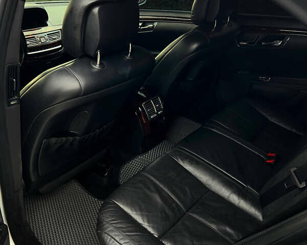 Серый Мерседес С Класс, объемом двигателя 3.5 л и пробегом 376 тыс. км за 9400 $, фото 9 на Automoto.ua