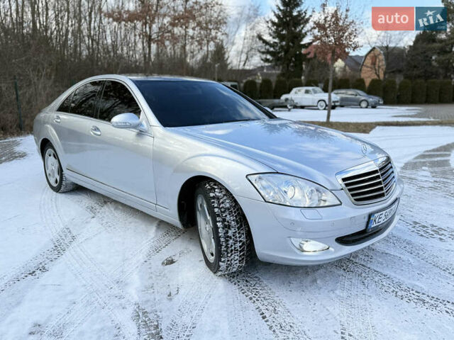 Сірий Мерседес С Клас, об'ємом двигуна 3.5 л та пробігом 360 тис. км за 10500 $, фото 1 на Automoto.ua
