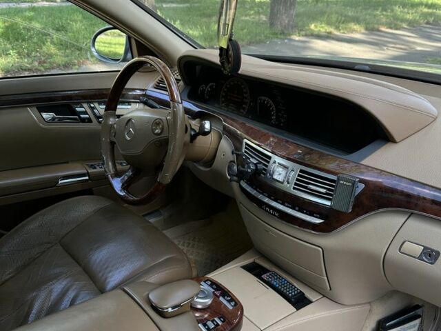 Сірий Мерседес С Клас, об'ємом двигуна 5.5 л та пробігом 312 тис. км за 6300 $, фото 11 на Automoto.ua
