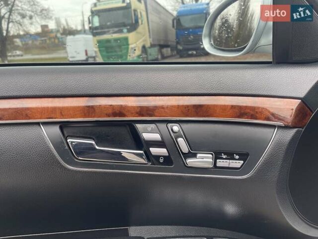 Серый Мерседес С Класс, объемом двигателя 3 л и пробегом 325 тыс. км за 9999 $, фото 16 на Automoto.ua