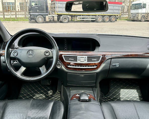 Сірий Мерседес С Клас, об'ємом двигуна 3.5 л та пробігом 245 тис. км за 10900 $, фото 28 на Automoto.ua