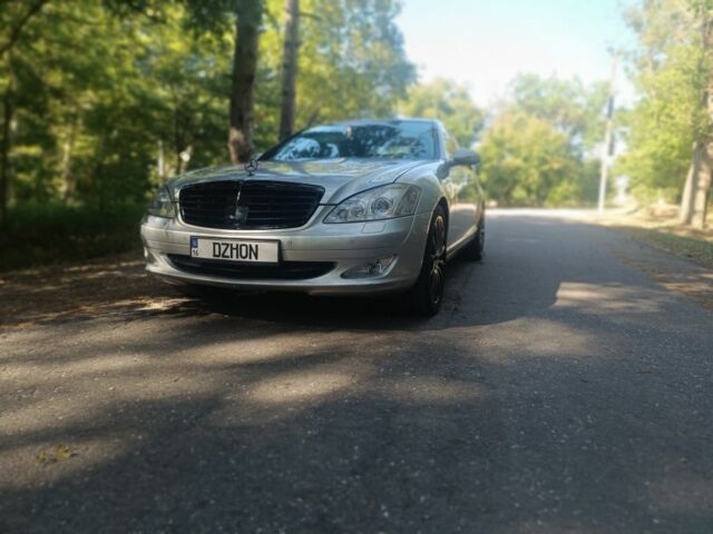 Серый Мерседес С Класс, объемом двигателя 3.5 л и пробегом 206 тыс. км за 8900 $, фото 1 на Automoto.ua