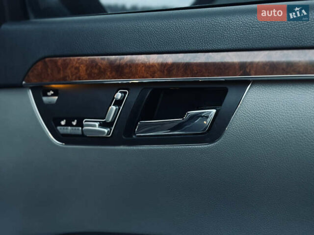 Серый Мерседес С Класс, объемом двигателя 5 л и пробегом 240 тыс. км за 8000 $, фото 19 на Automoto.ua