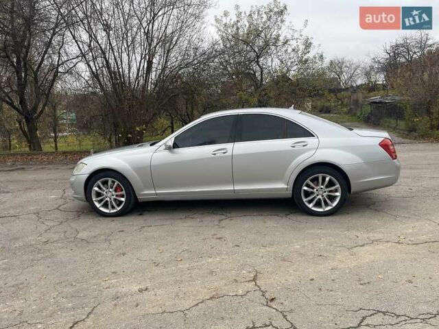 Серый Мерседес С Класс, объемом двигателя 3 л и пробегом 325 тыс. км за 9999 $, фото 3 на Automoto.ua